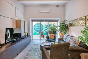 Luxury 2bedroom house with large back yard RABE1-2