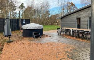 Beautiful Home In Hadsund With Wifi