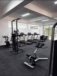 Sunset at 10, Pool, Skyline Views, Cozy Lavington Loft