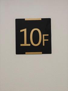 Sunset at 10, Pool, Skyline Views, Cozy Lavington Loft