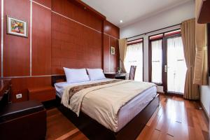 Rumah Cipaku Bandung for Family Vacation