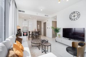 Free housekeeping visits during your stay - StayShort - 1 Bed Unit in Meydan Sleeps 2 with Balcony