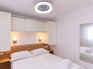 Apartments Arti Homes Rab Banjol - Two Bedroom Apartment With Terrace Arti 2