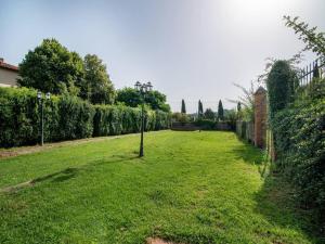 Apartment in Laterina with garden