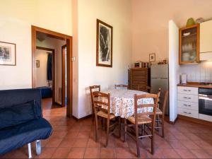 Apartment in Laterina with garden