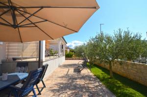 Golden Horizon Apartment