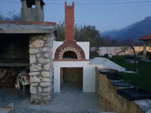 Villa Popovi a Dvori - Six Bedroom Villa with Pool