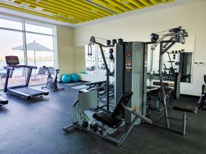 Chic & Bright 1BR Lagoon Suite in Gateway II