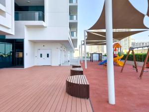 Chic & Bright 1BR Lagoon Suite in Gateway II