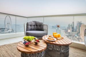 Lux 2BR Beachfront ap with icon Palm view