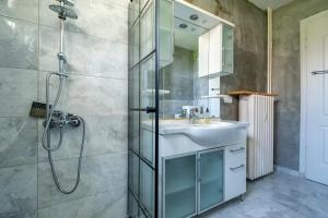 Spacious and Peaceful 4-Bedroom Apartment, 2BA