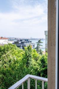 Spacious and Peaceful 4-Bedroom Apartment, 2BA