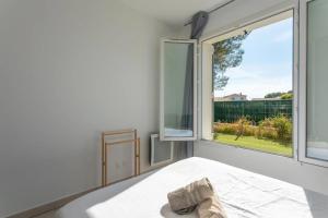 Modern apartment for 4 with private garden