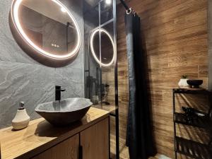 Inoria - Comfy Apartment with Private Parking