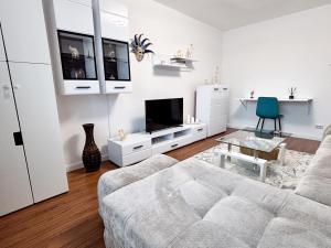 Inoria - Comfy Apartment with Private Parking
