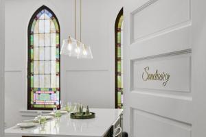 Sanctuary Historic Designer 1BR & Heated Pool