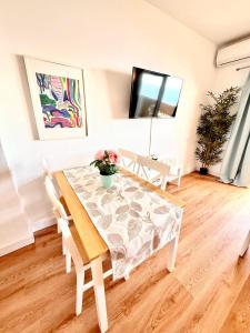 Charming Apartment in Benalbeach with Garden and Sea View