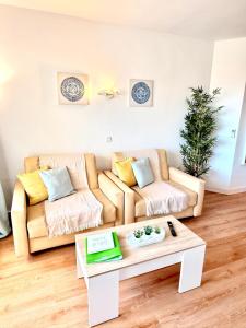 Charming Apartment in Benalbeach with Garden and Sea View