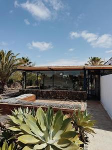 Asulito 400 m2 house with pool