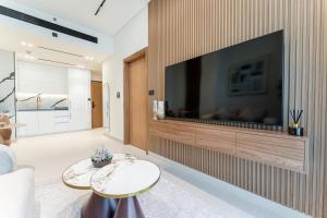 ALiving Modern 1BR I Waterfront Living I Trillionaire Residences by Binghatti