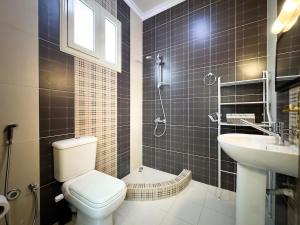 Chic 3BR Stay With Green Surroundings