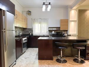 Chic 3BR Stay With Green Surroundings