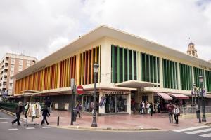 Ático Exclusivo del Siglo XVI con Dos Terrazas en el Corazón de Ciutat Vella