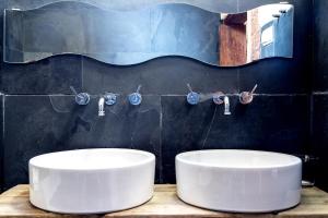 Ático Exclusivo del Siglo XVI con Dos Terrazas en el Corazón de Ciutat Vella