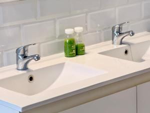 Villa near the ocean with private pool and garage