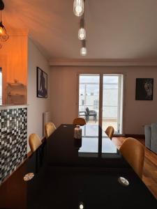 Grand appartement avec terrasse Effeil Tower