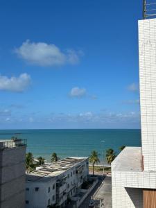 Flat a 100 metros do mar