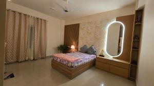 Spacious Lakeview Apartment with Balcony