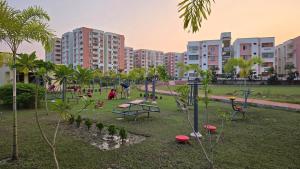 Spacious Lakeview Apartment with Balcony