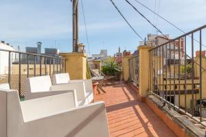 Ático Exclusivo del Siglo XVI con Terraza Privada en el Corazón de Ciutat Vella