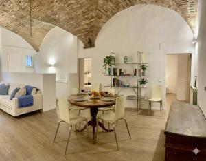 Le Volte di via Portica - Centralissimo - 100m2 - 2 camere - solo VERI letti - WIFI TV65 Airco