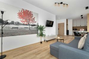 Modern Apartment with Parking and Balcony near the City Center by Noclegi Renters