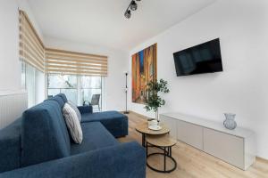 Modern Apartment with Parking and Balcony near the City Center by Noclegi Renters