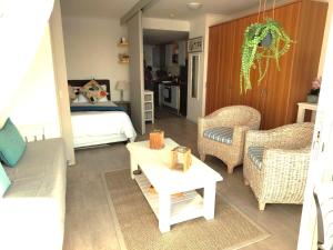 404 Horizon Bay