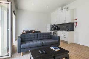 Downtown 1 Bedroom Apartment E - 150m from the Beach