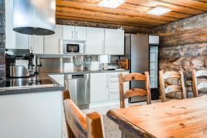 Holiday Log Villa Samruam A