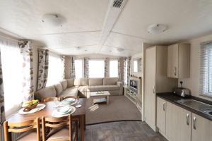 Lowford Caravan B01