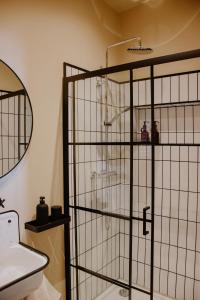 Sunray House - Sea View, Beach Front Holiday Home