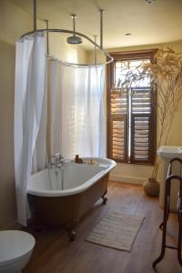 Sunray House - Sea View, Beach Front Holiday Home