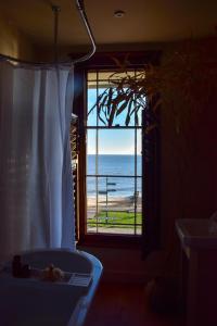 Sunray House - Sea View, Beach Front Holiday Home