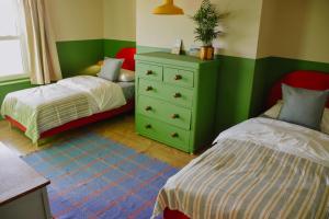 Sunray House - Sea View, Beach Front Holiday Home