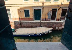Cannaregio Retreat with Canal View