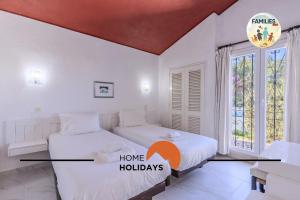 #329 Families Only - Jacaranda by Home Holidays