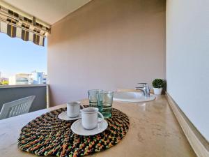 Luminous one bedroom flat with side sea view