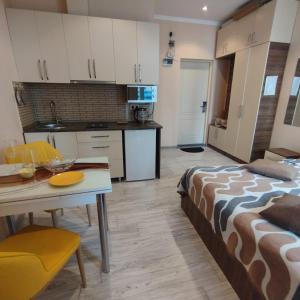 Бежевые апартаменты