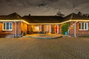 Luxury Christmas House with Fireplace, Full Festive Décor & Optional Hot Tub
